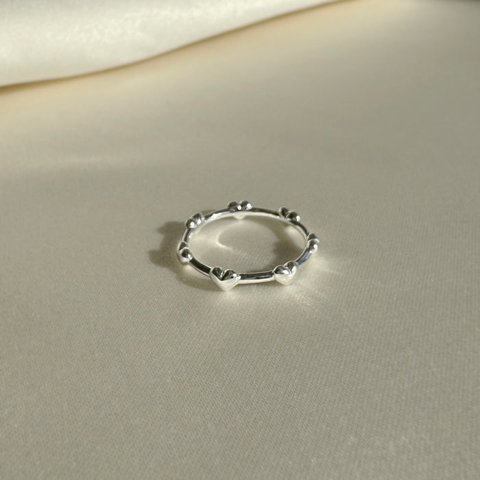 Petit Heart Band RIng
